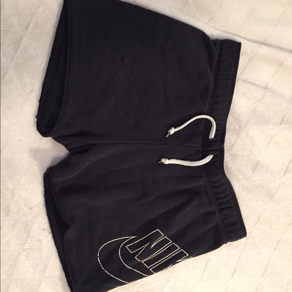 Nike Shorts - Picture 1 of 2